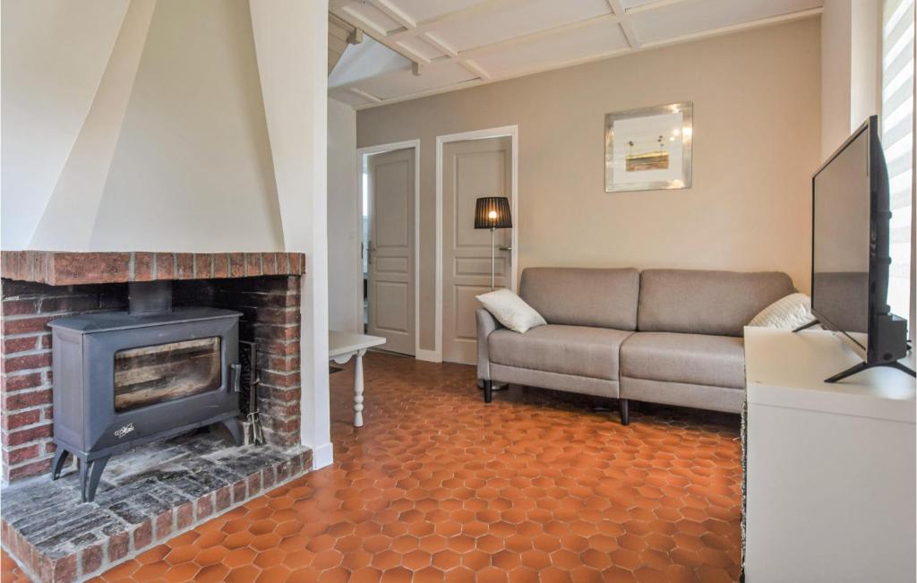 Amazing Home In Saint-aubin-sur-mer With Wifi And 3 Bedrooms photo 4