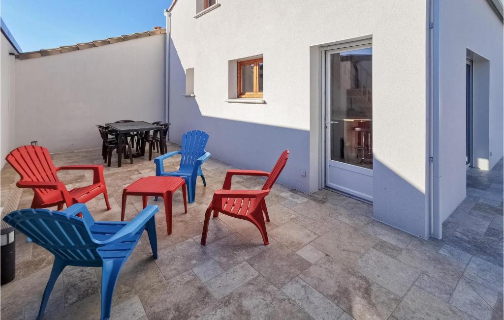 Awesome Home In La Tranche Sur Mer With Wifi And 2 Bedrooms photo 2