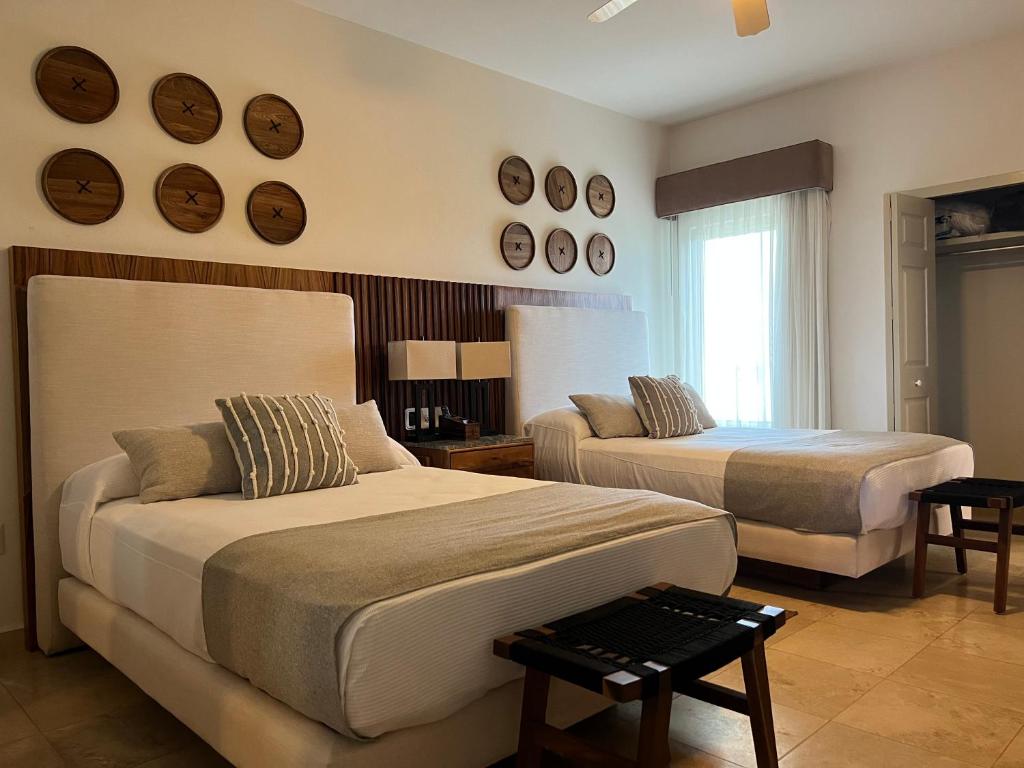 Beachfront 2 bedroom Condo in Playa Royale Resort, Nuevo Vallarta photo 2