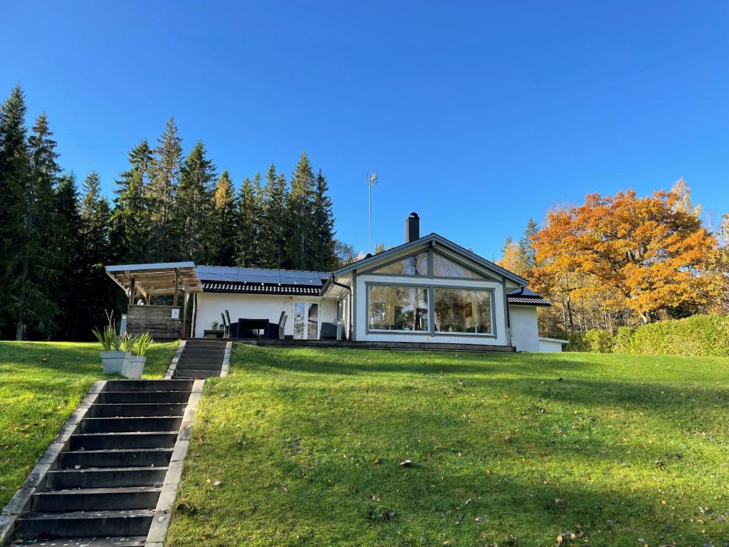 Lovely holiday home with its own lake plot and panoramic view of Rasjon photo 1