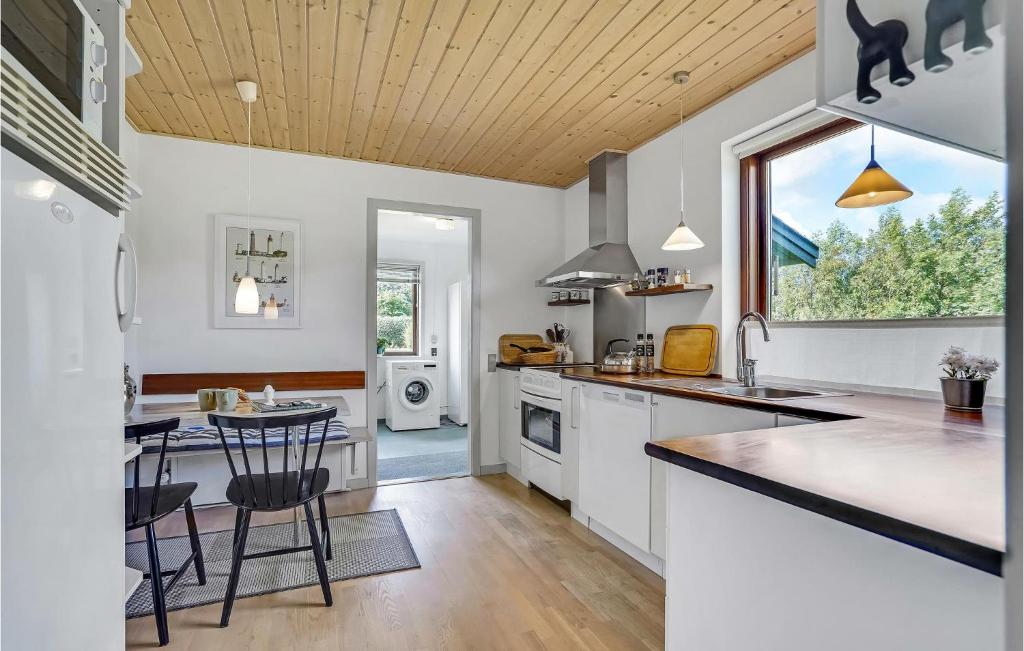 Beautiful Home In Hjrring With 3 Bedrooms And Wifi photo 2