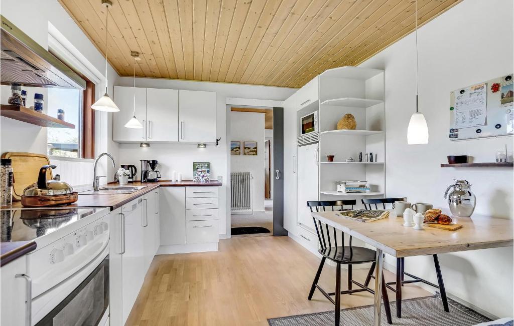 Beautiful Home In Hjrring With 3 Bedrooms And Wifi photo 4