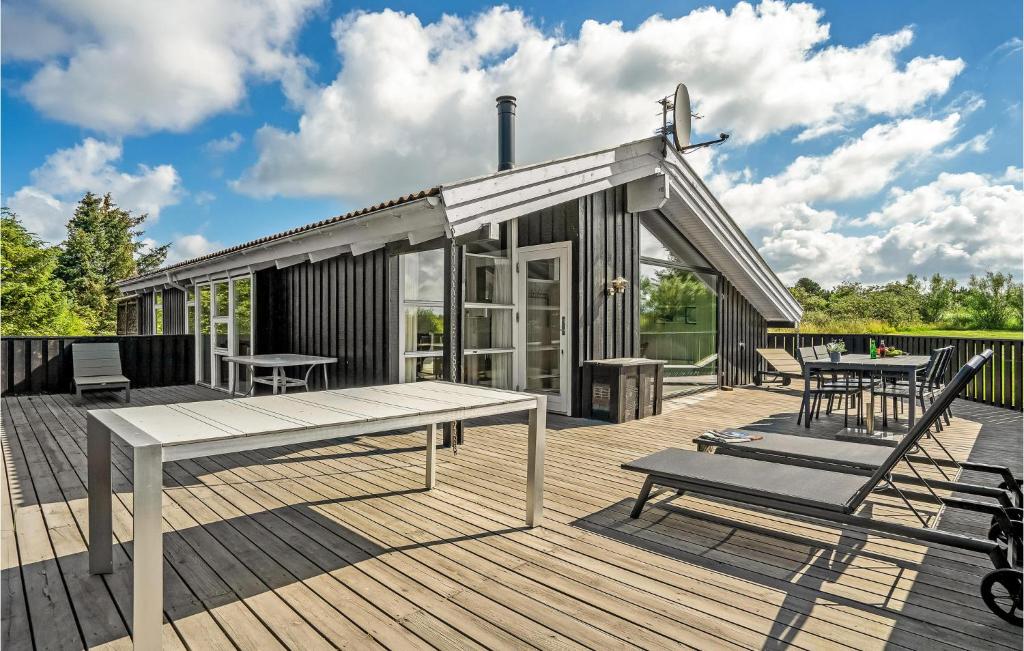 Nice Home In Hirtshals With 3 Bedrooms And Wifi photo 2
