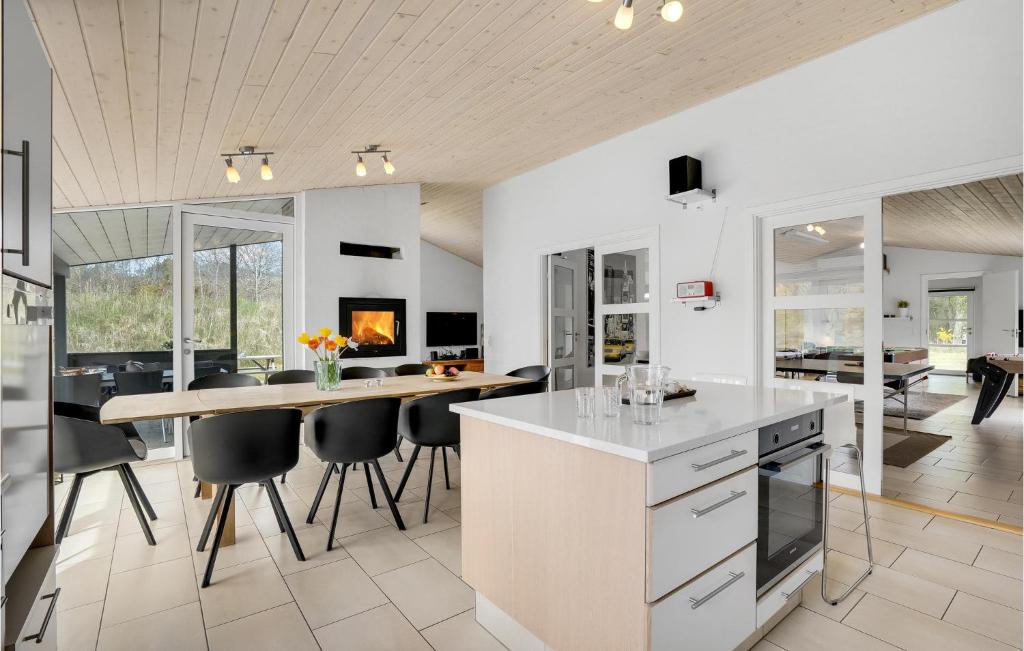 Stunning Home In lbk With 5 Bedrooms, Sauna And Wifi photo 3