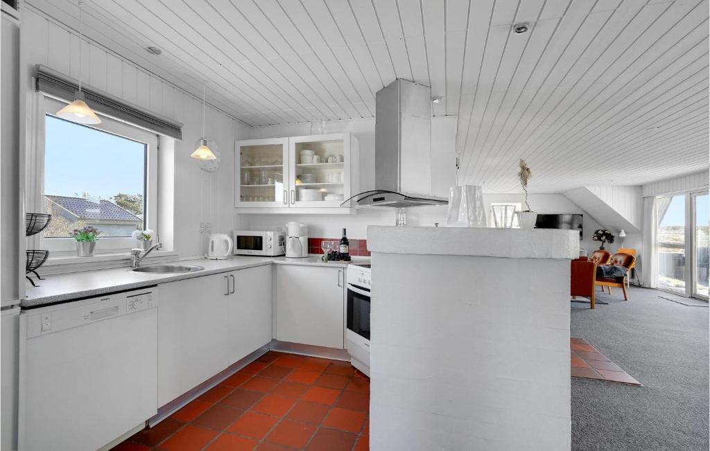 Stunning Home In Hvide Sande With 5 Bedrooms, Wifi And Indoor Swimming Pool photo 3