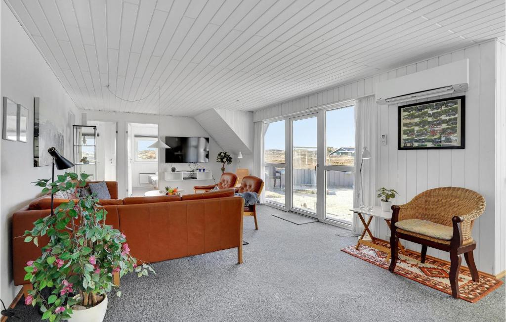 Stunning Home In Hvide Sande With 5 Bedrooms, Wifi And Indoor Swimming Pool photo 4