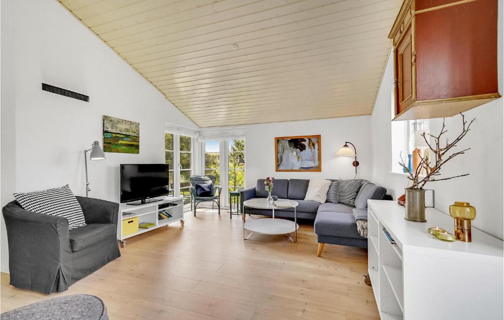 Amazing Home In Vejers Strand With 3 Bedrooms And Wifi photo 2