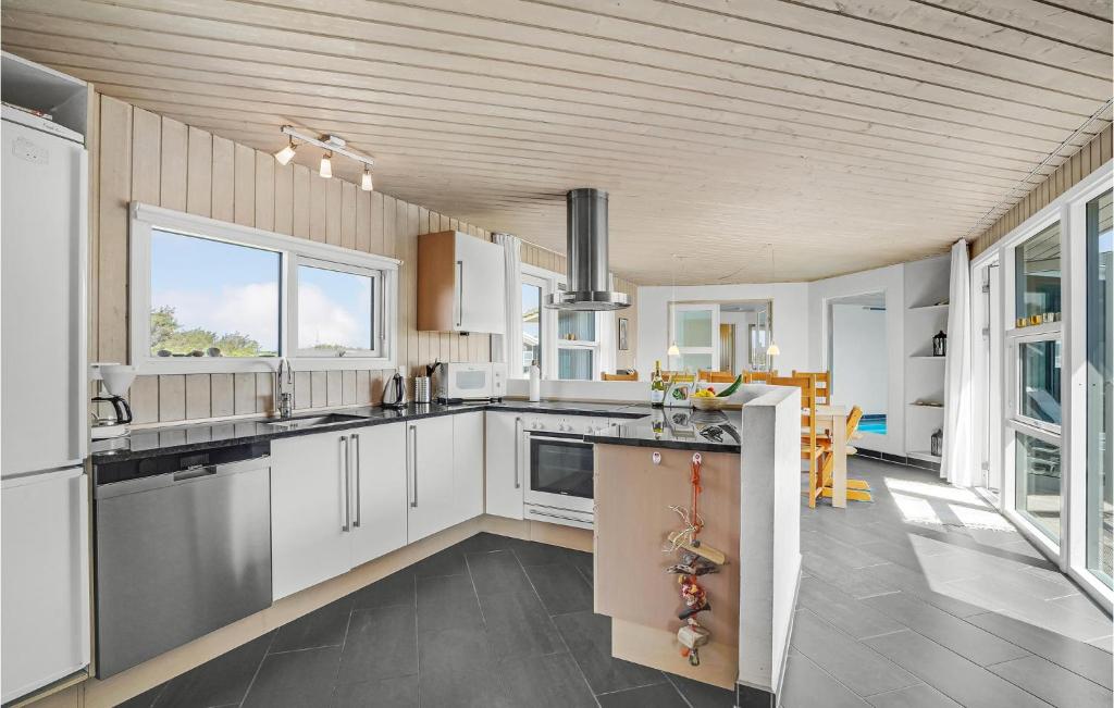 Stunning Home In Thisted With 4 Bedrooms, Sauna And Indoor Swimming Pool photo 2