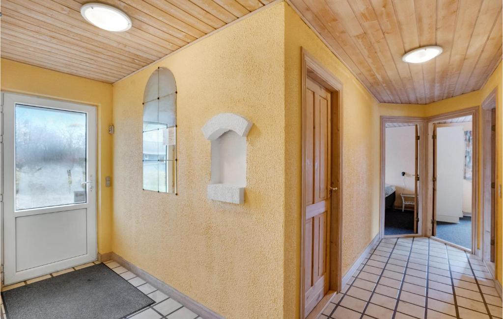 Amazing Home In Oksbl With Sauna, Wifi And Indoor Swimming Pool photo 4