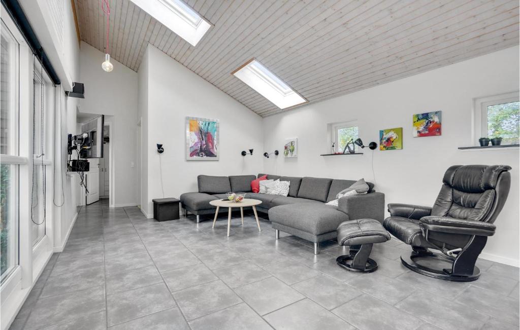 Nice Home In Tarm With 4 Bedrooms, Sauna And Wifi photo 4