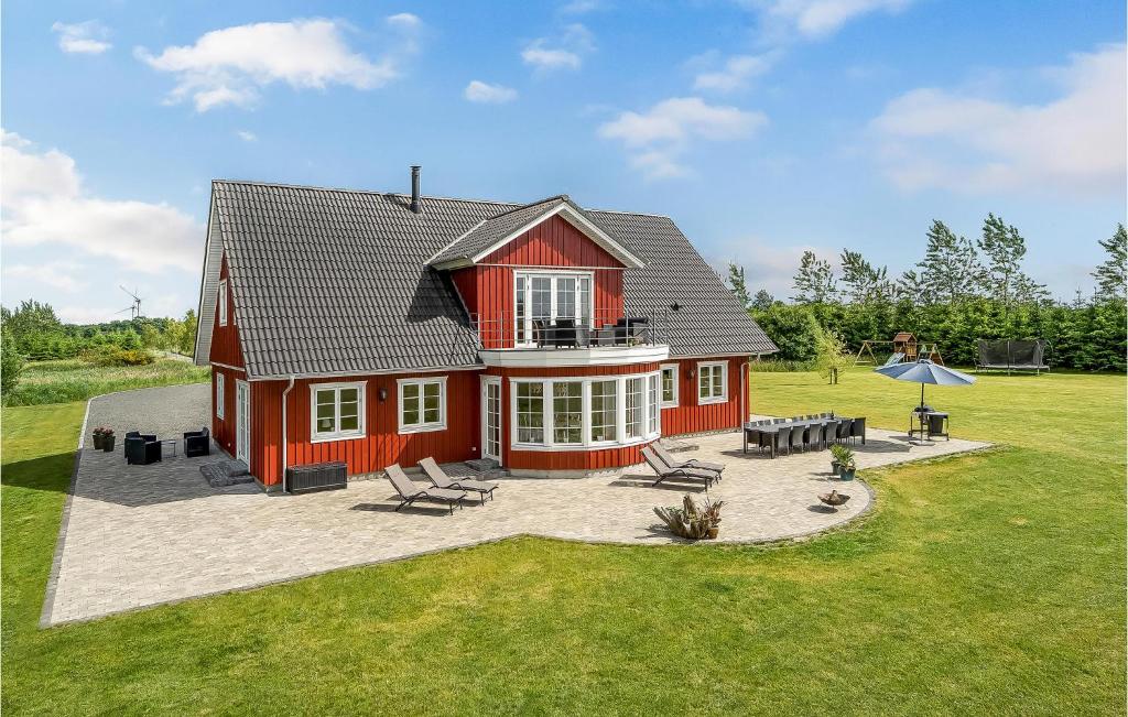 Nice Home In Grindsted With 6 Bedrooms And Wifi