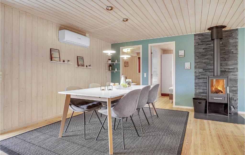 Stunning Home In Snedsted With 4 Bedrooms, Sauna And Wifi photo 3