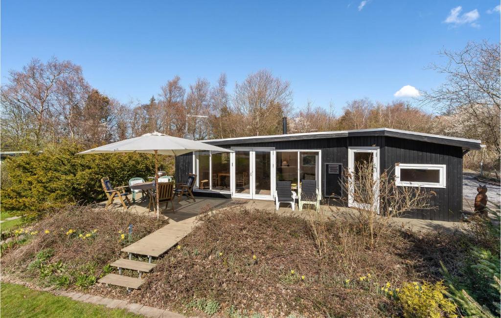 Awesome Home In Roslev With 4 Bedrooms And Wifi