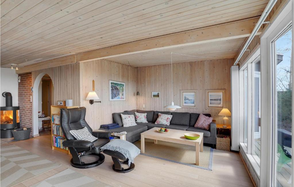Awesome Home In Roslev With 4 Bedrooms And Wifi photo 1