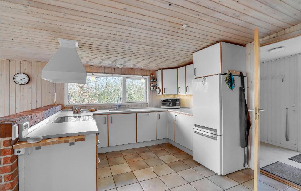 Awesome Home In Roslev With 4 Bedrooms And Wifi photo 3