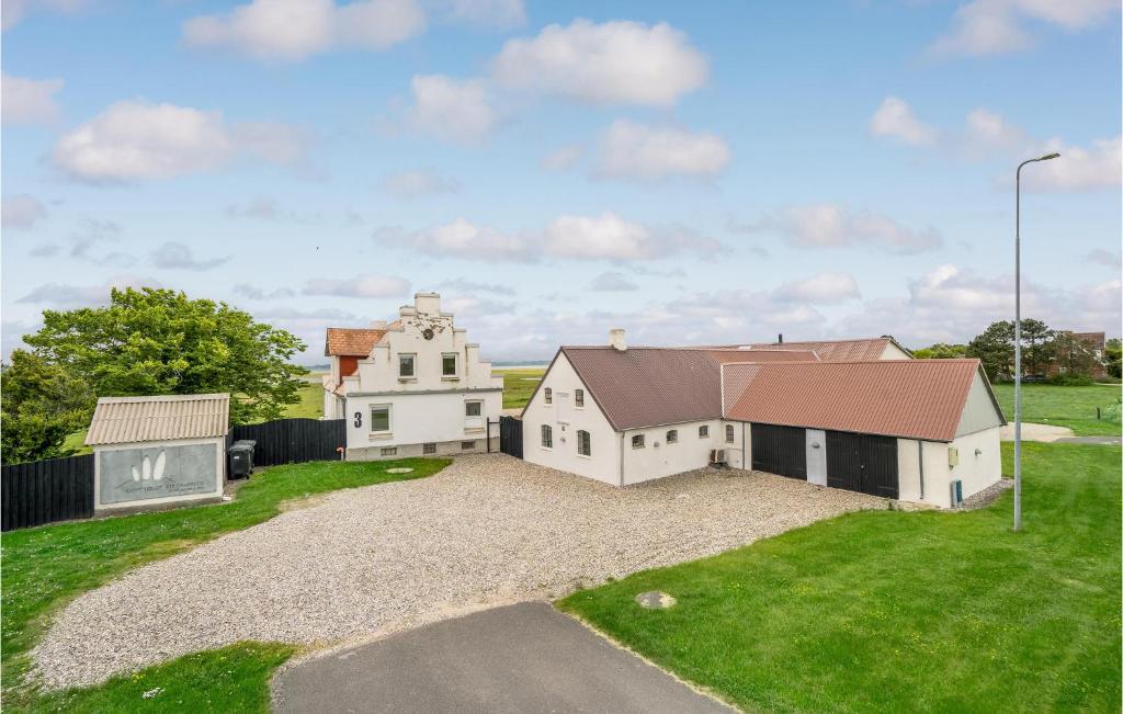 Beautiful Home In Thyholm With 5 Bedrooms And Wifi