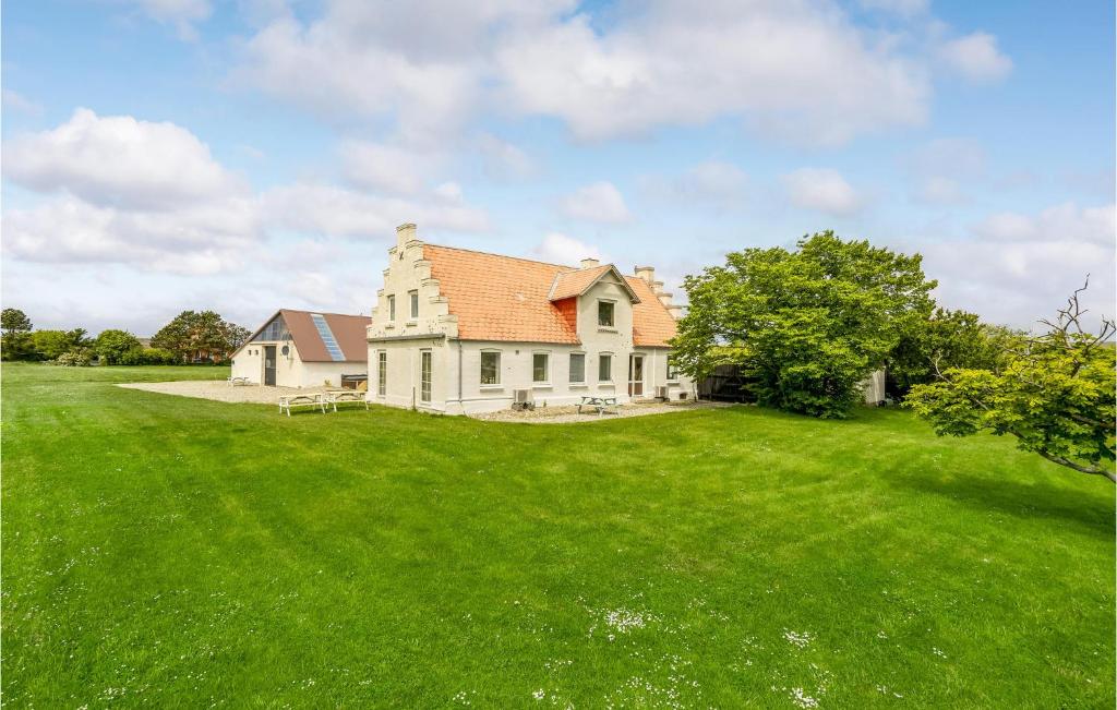Beautiful Home In Thyholm With 5 Bedrooms And Wifi photo 1