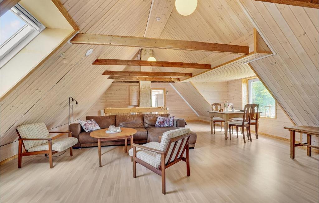 Beautiful Home In Thyholm With 5 Bedrooms And Wifi photo 2