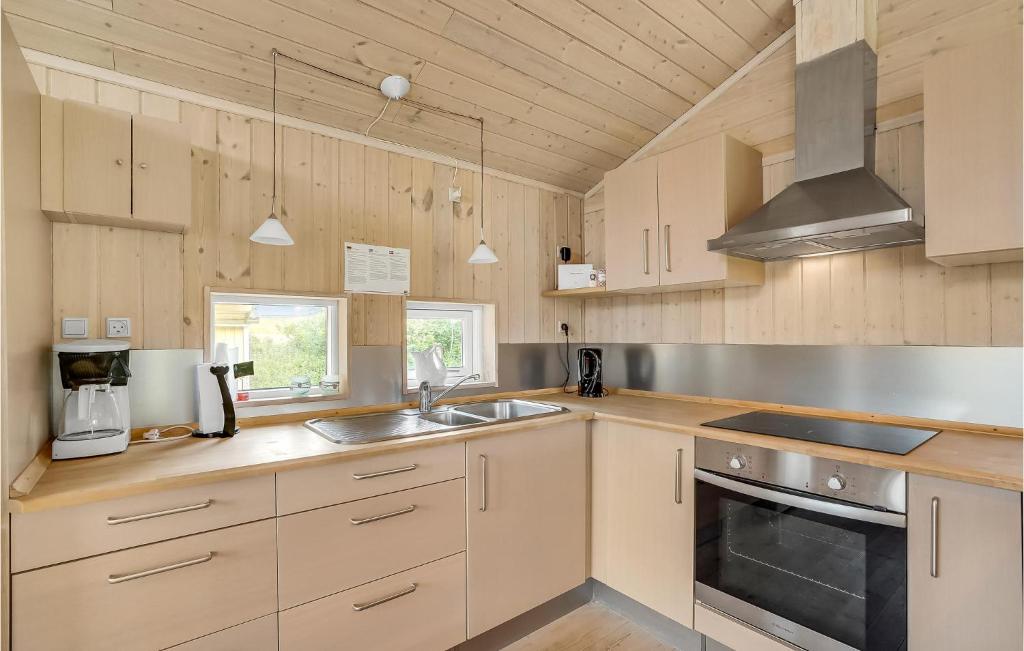 Stunning Home In Hurup Thy With 2 Bedrooms And Wifi photo 4