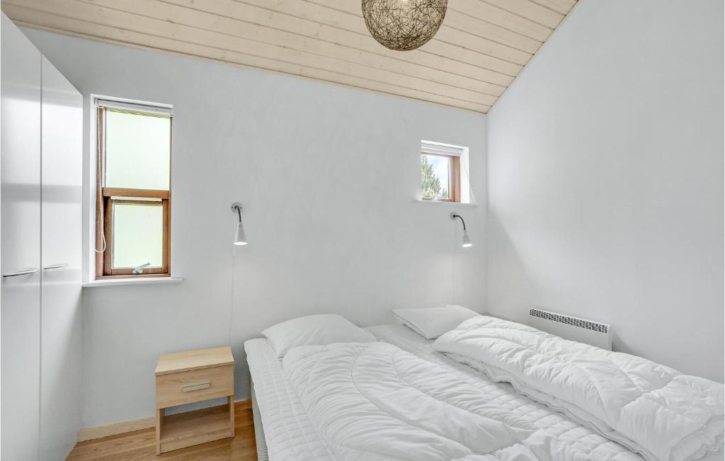 Awesome Home In Thyholm With 3 Bedrooms, Sauna And Wifi photo 3