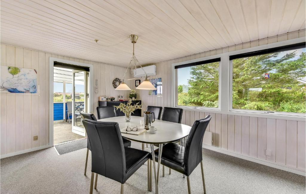 Awesome Home In Hvide Sande With 2 Bedrooms And Wifi photo 3