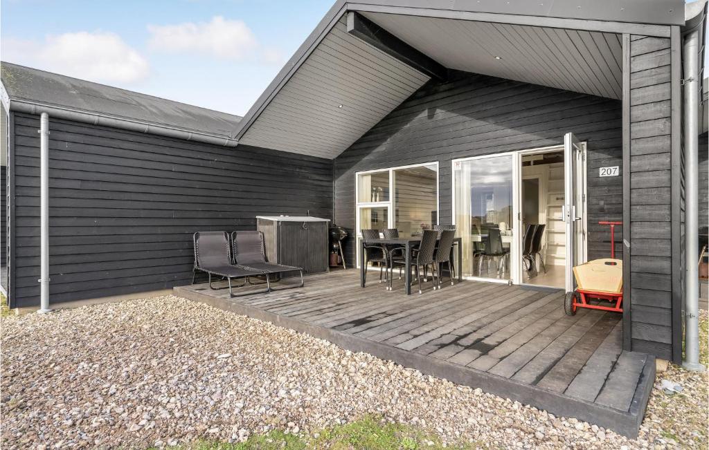 Beautiful Home In Ringkbing With 2 Bedrooms And Wifi