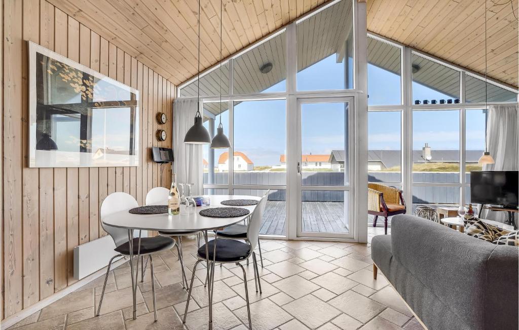 Amazing Home In Frstrup With 4 Bedrooms, Sauna And Wifi photo 3