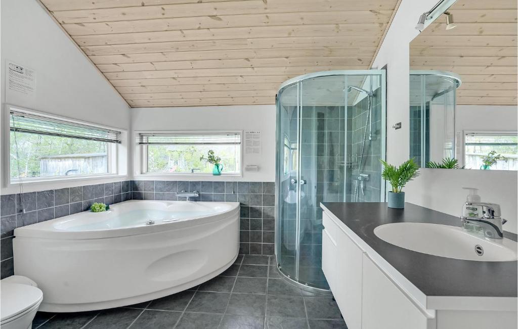 Stunning Home In Give With 3 Bedrooms, Sauna And Wifi photo 2