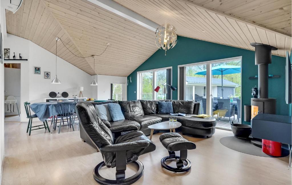Stunning Home In Give With 3 Bedrooms, Sauna And Wifi photo 4