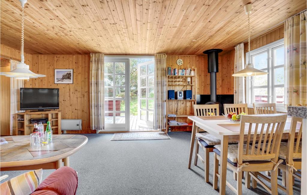 Beautiful Home In Frstrup With 2 Bedrooms, Sauna And Wifi photo 1
