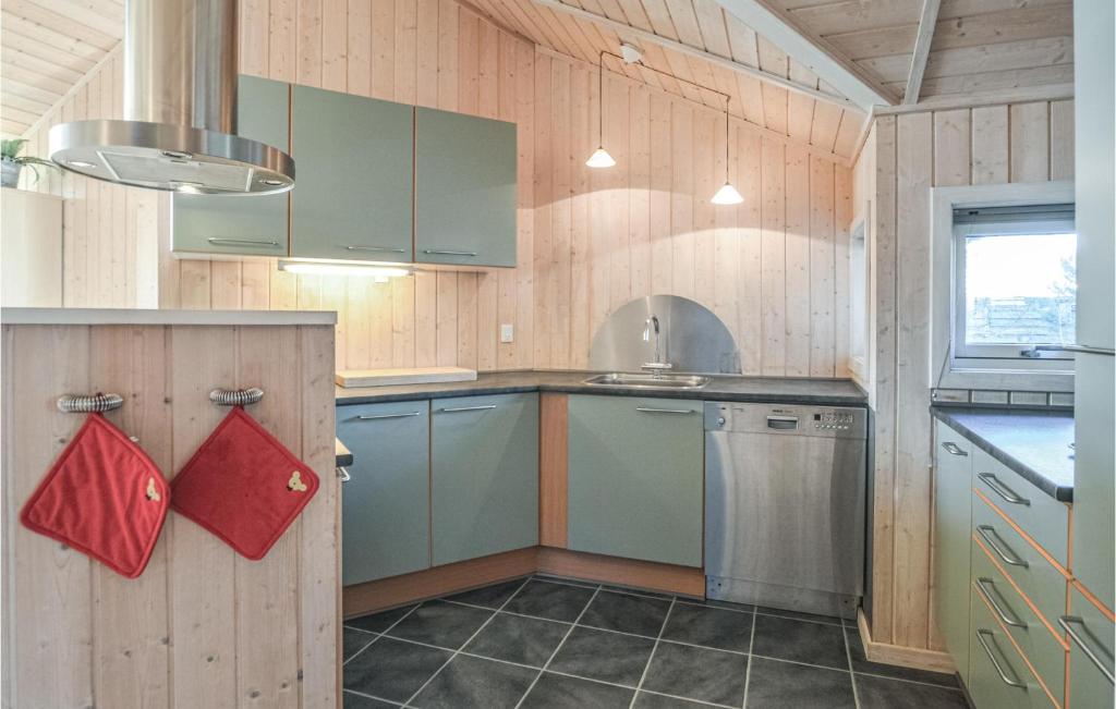 Awesome Home In Nykbing Sj With 4 Bedrooms And Sauna photo 4