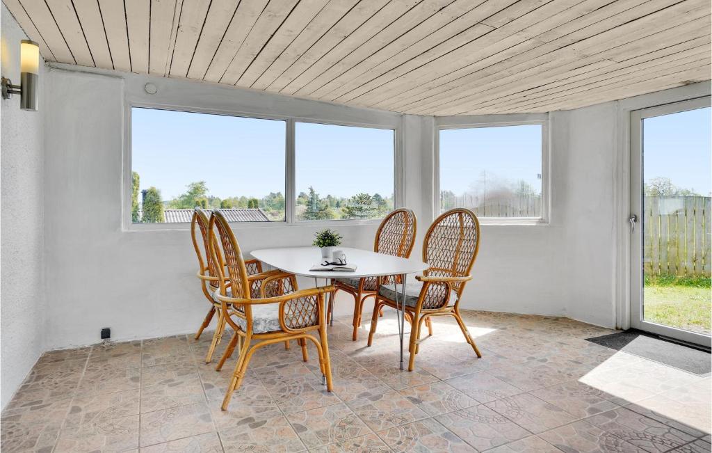 Stunning Home In Jgerspris With 6 Bedrooms And Wifi photo 3