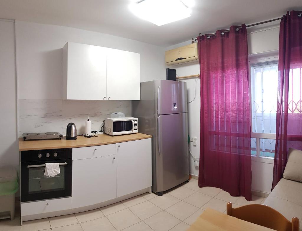 Cozy Flat with Parking well-placed near TLV Airport photo 1