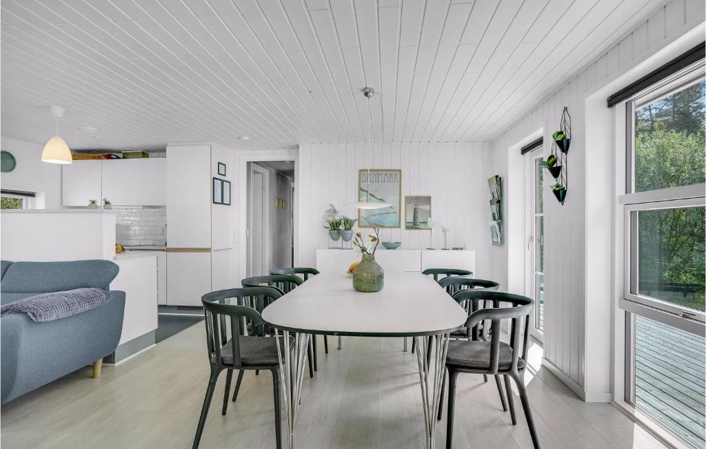 Awesome Home In Lkken With 4 Bedrooms, Sauna And Wifi photo 4