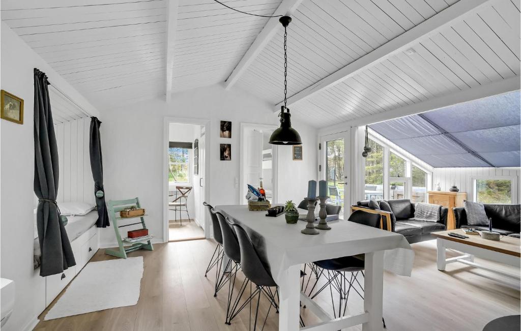 Beautiful Home In Thisted With 2 Bedrooms And Wifi photo 2