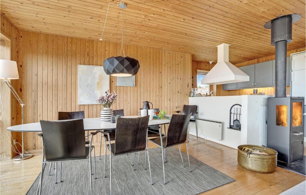 Beautiful Home In Ls With Sauna And 4 Bedrooms photo 2