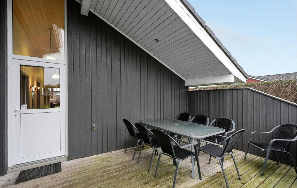 Beautiful Home In Vinderup With 5 Bedrooms, Sauna And Wifi photo 4
