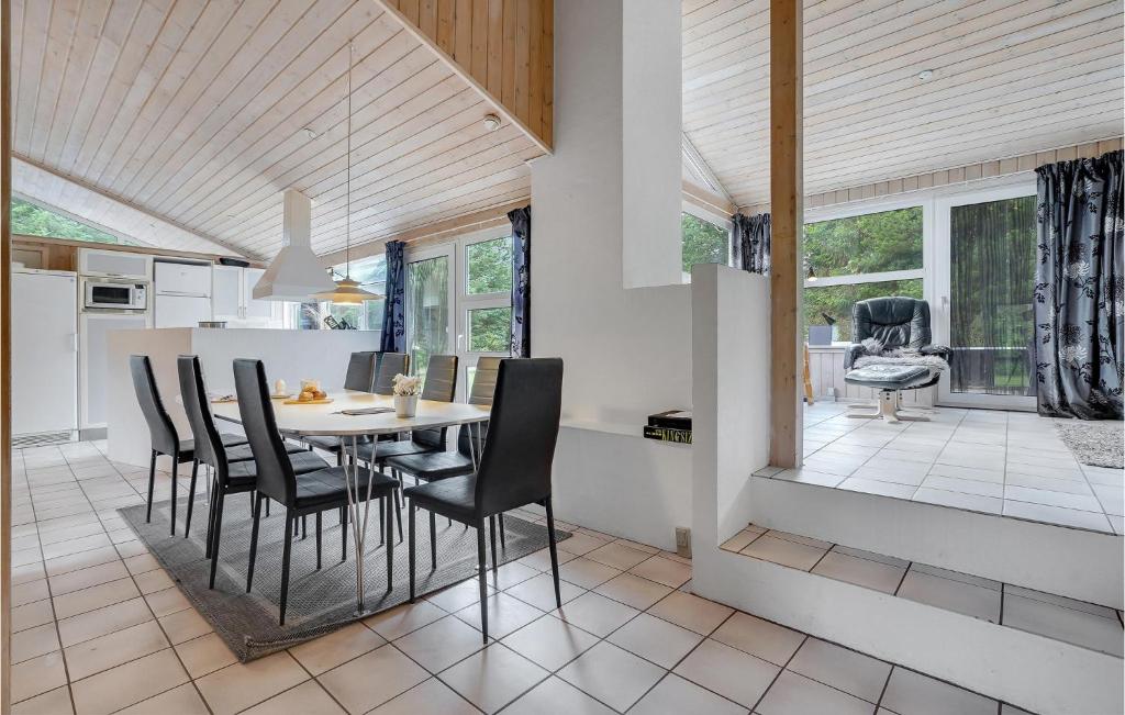 Amazing Home In Jerup With 5 Bedrooms, Private Swimming Pool And Indoor Swimming Pool photo 4