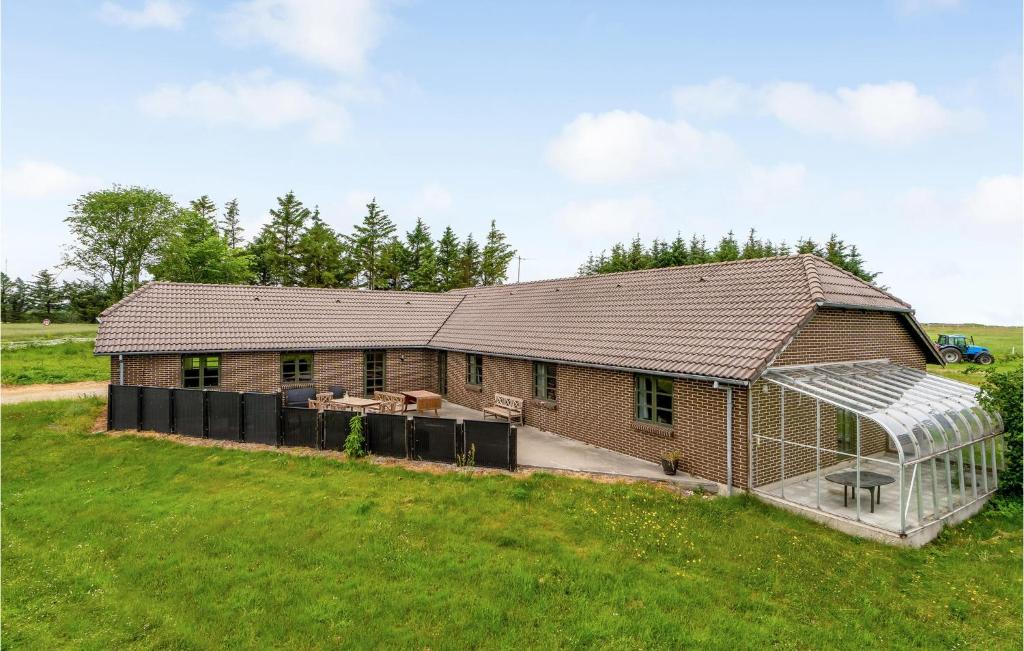 Awesome Home In Hanstholm With 5 Bedrooms And Wifi photo 1
