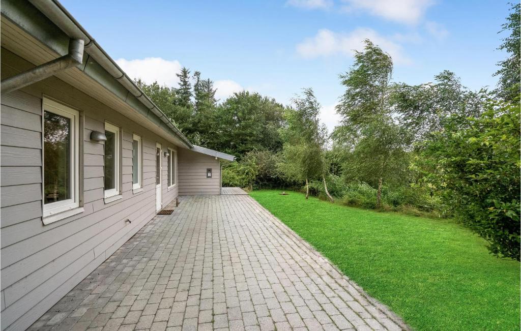Stunning Home In Spttrup With 4 Bedrooms photo 3