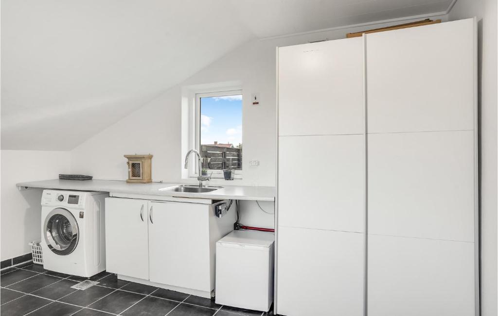 Awesome Home In Thisted With 2 Bedrooms And Wifi photo 3