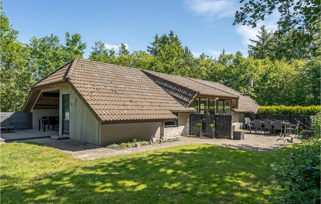 Awesome Home In Oksbl With 4 Bedrooms, Wifi And Swimming Pool