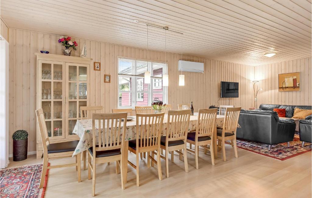 Beautiful Home In Broager With 4 Bedrooms, Sauna And Wifi photo 2