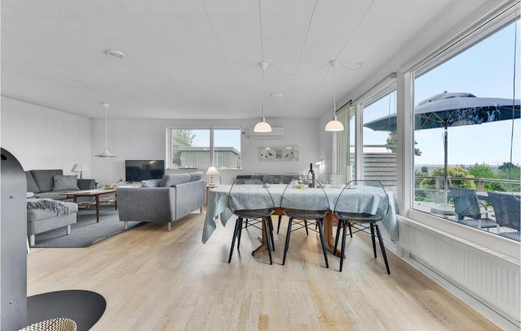 Stunning Home In Augustenborg With 3 Bedrooms And Wifi photo 2