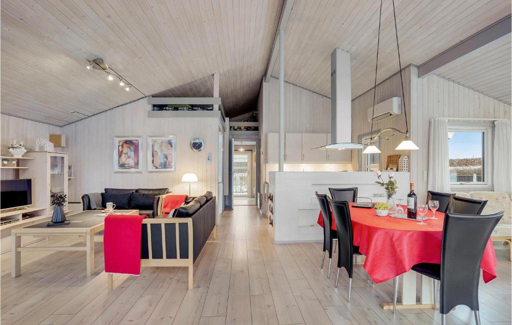 Stunning Home In Hadsund With 4 Bedrooms, Sauna And Wifi photo 1