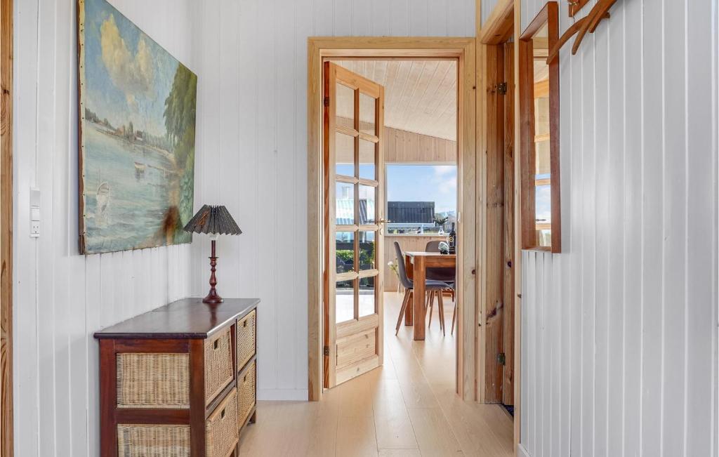 Amazing Home In Rnde With 4 Bedrooms And Wifi photo 3