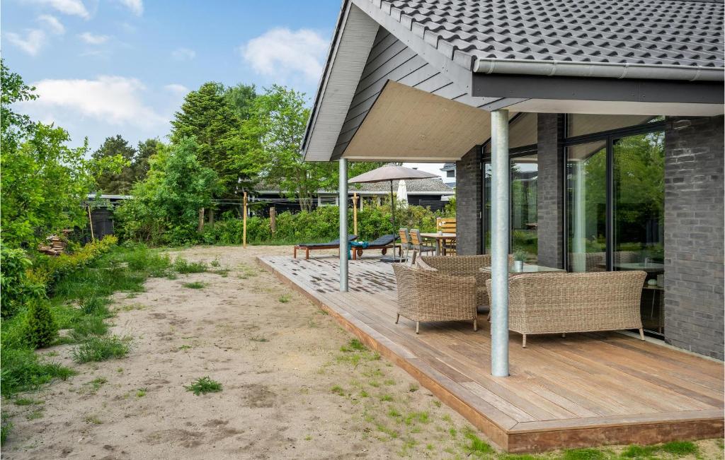 Amazing Home In Juelsminde With Sauna, 5 Bedrooms And Wifi photo 2