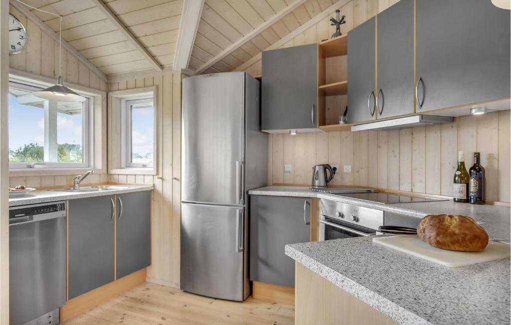Nice Home In Fllenslev With 3 Bedrooms And Wifi photo 4
