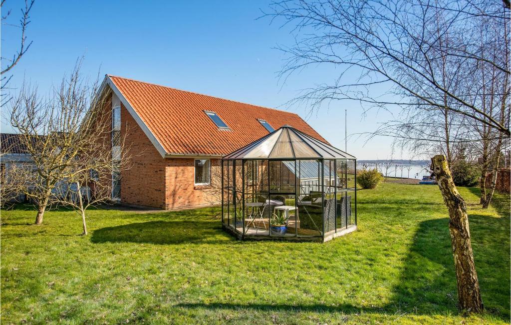 Amazing Home In Grsten With 3 Bedrooms And Wifi