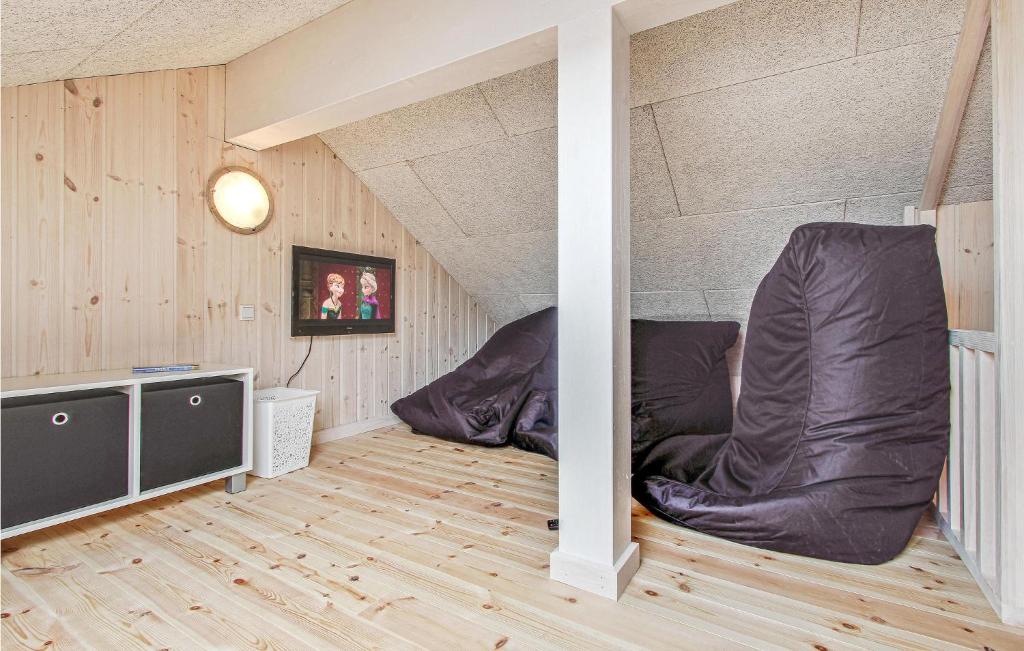 Awesome Home In Bogense With 8 Bedrooms, Sauna And Wifi photo 2